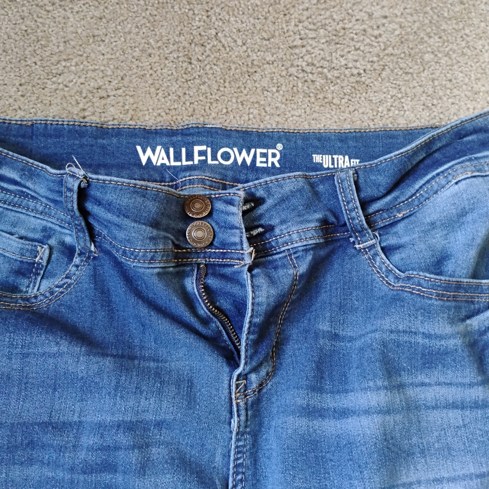Wallflower Women's Straight Leg Jeans - Blue